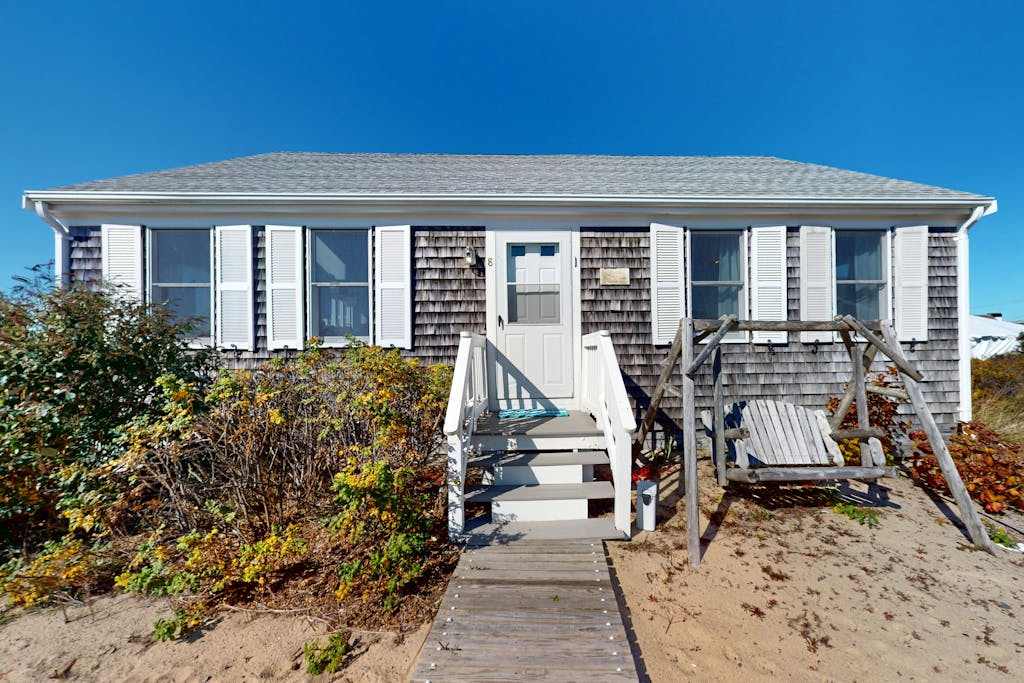 Cozy cottage steps to the beach with patio, washer & dryer, & partial AC