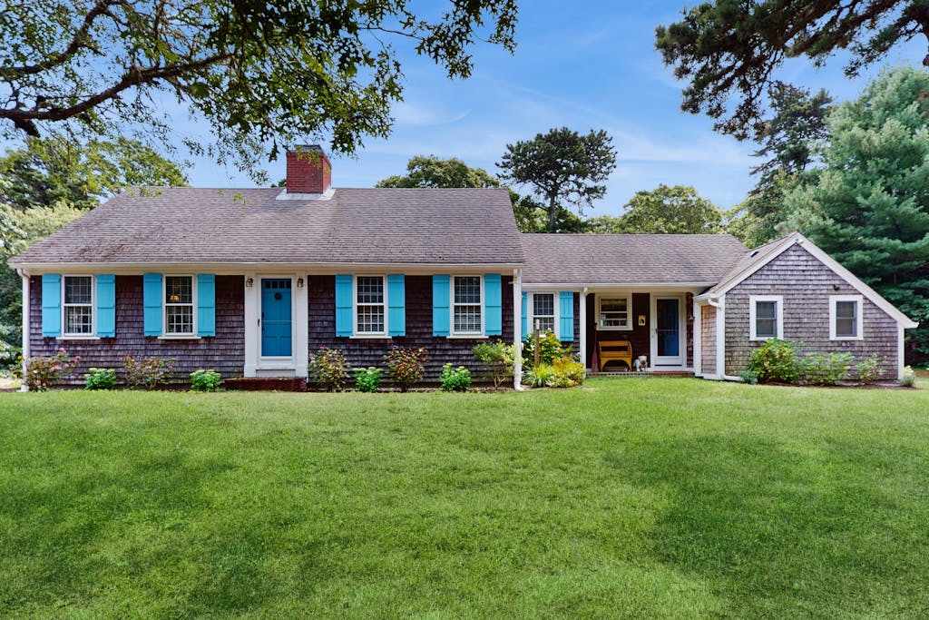 Quiet home near Pilgrim Lake with deck, washer & dryer, AC, games, & large yard