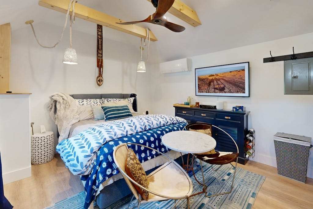 Charming studio with amazing location near town & beach