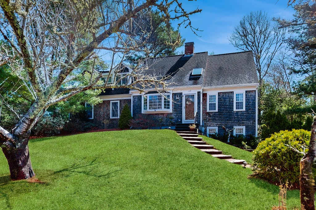 Charming home with open layout, deck, grill, AC, washer & dryer, & yard