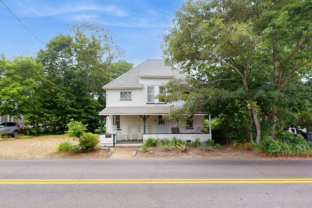 Spacious colonial home close to town with AC, porches, & washer & dryer