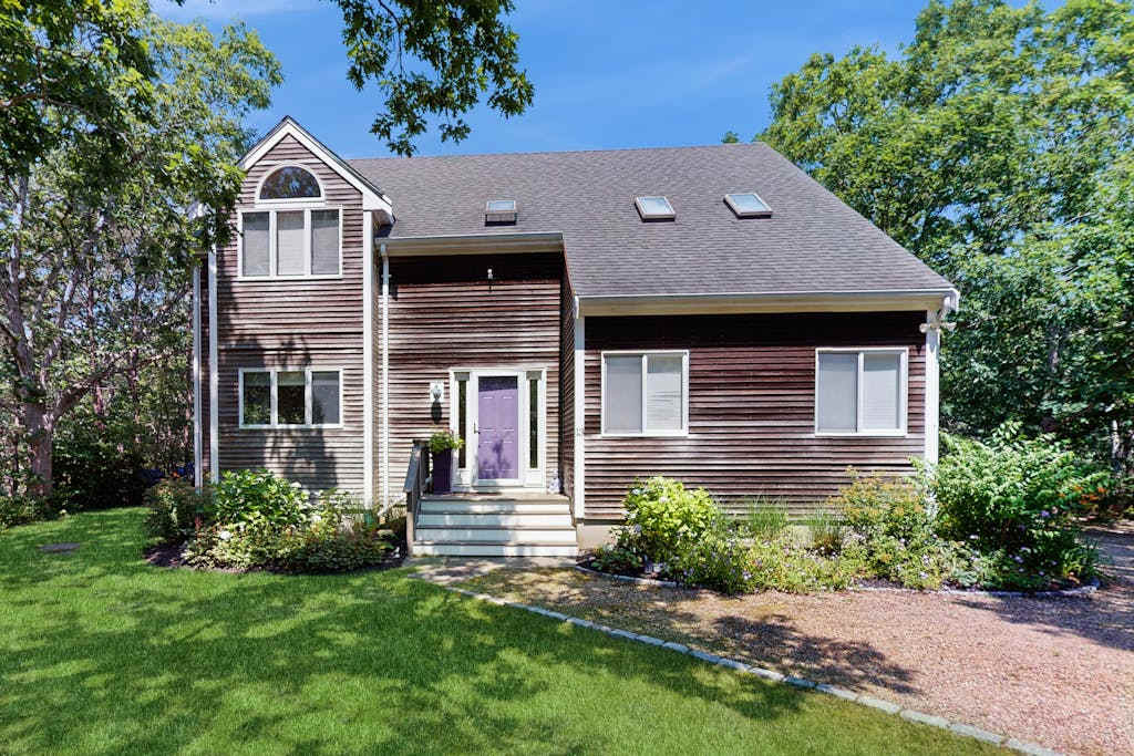 Serene private home with large deck & yard on conservation land