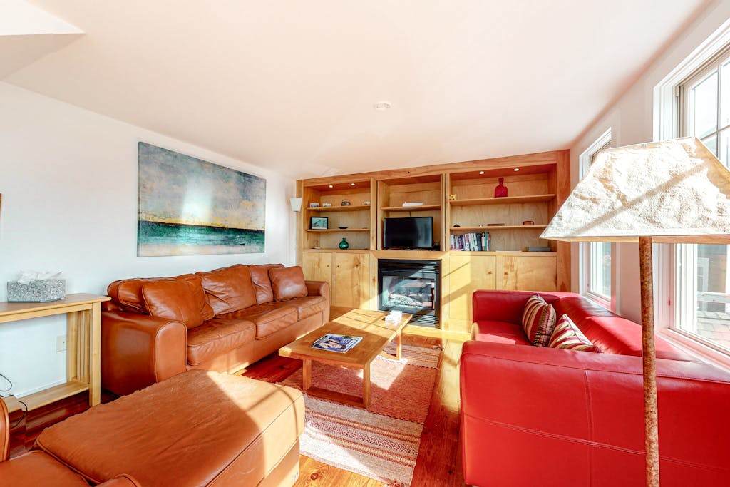 Historic District Hideaway with Home Office - Walk to Commercial St & Pier