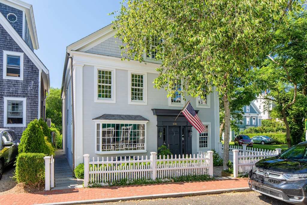 Luxury Gallery District home steps from beach with chefs kitchen & gardens