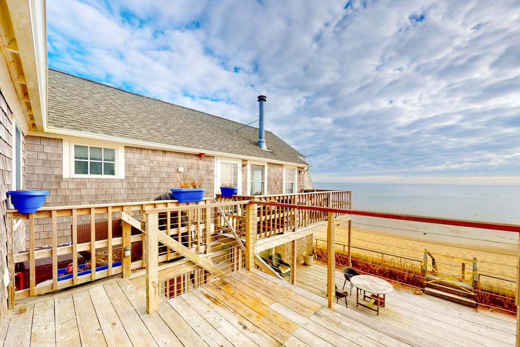 Renovated beachfront condo on Cape Cod Bay with deck & gorgeous views
