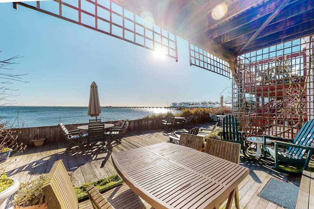 Beachfront condo in the heart of town with water views, patio & grill