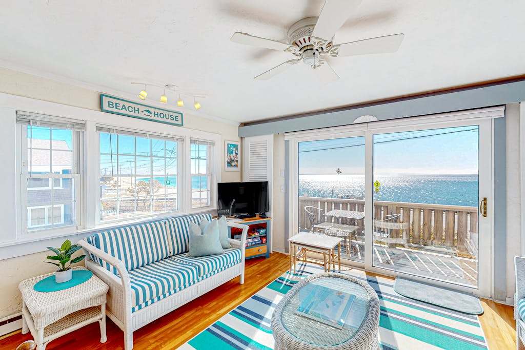 Oceanfront, 2nd floor condo with amazing view, only steps to beach, near town & trails