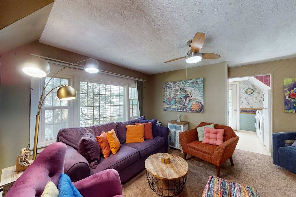 Charming condo with deck, parking, washer & dryer, & walkable, central location