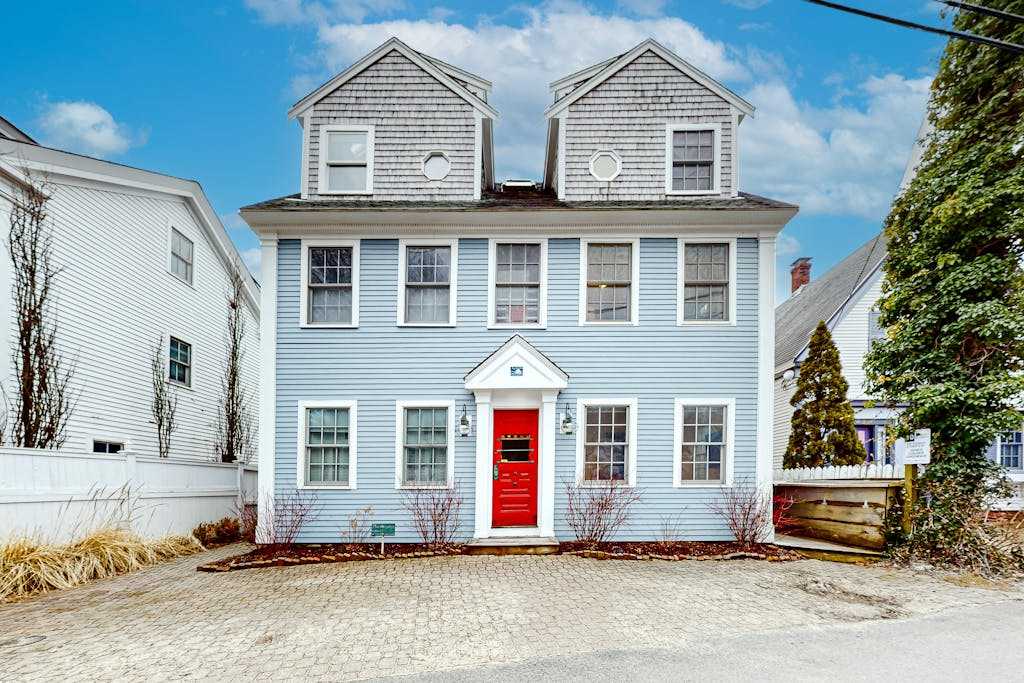 Updated condo with ocean view, viewing deck, & private washer & dryer