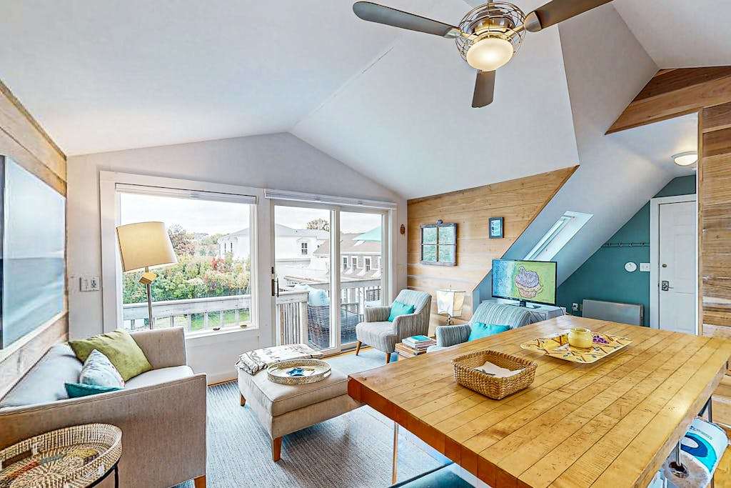 Light-filled home near beach and shops with AC, washer & dryer, & balcony
