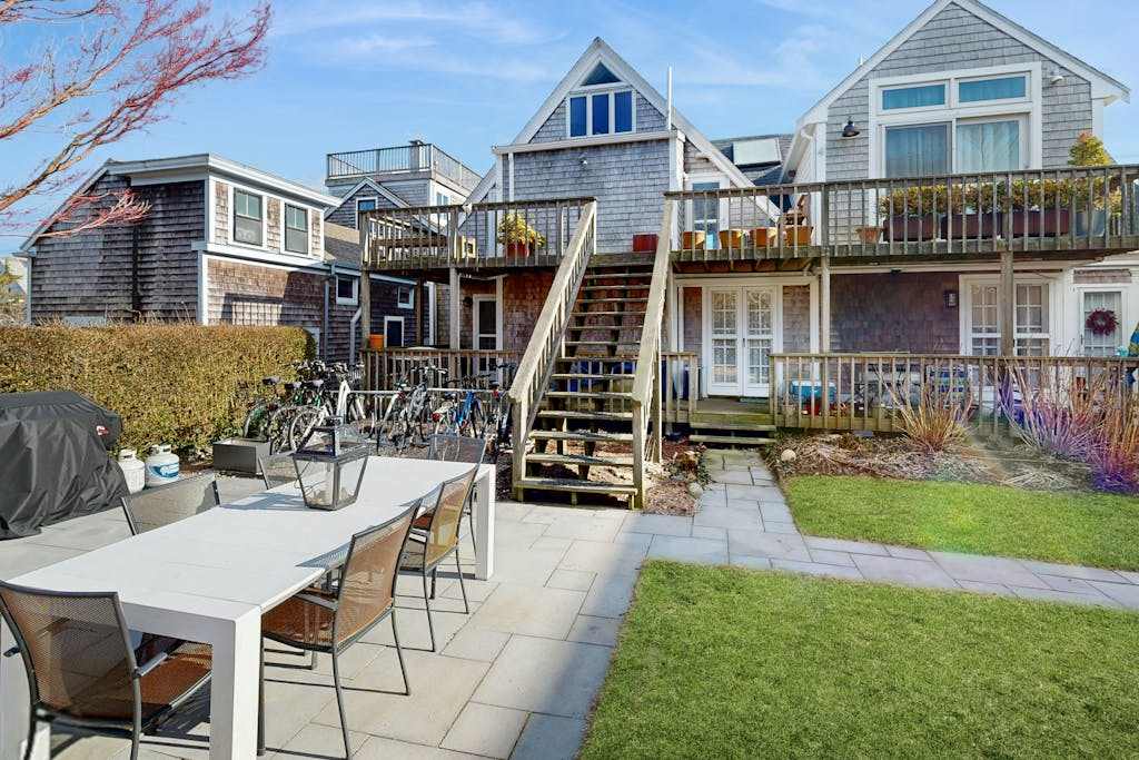 Cozy condo in great location with deck, board games, & AC