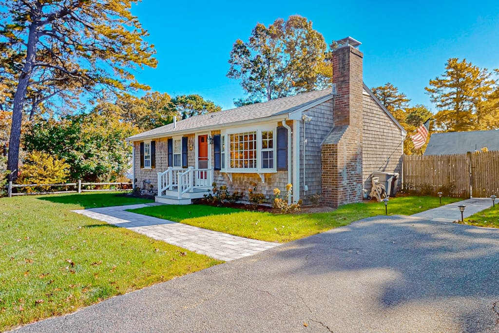 Charming home with private pool, deeded bay access, firepit, & washer & dryer