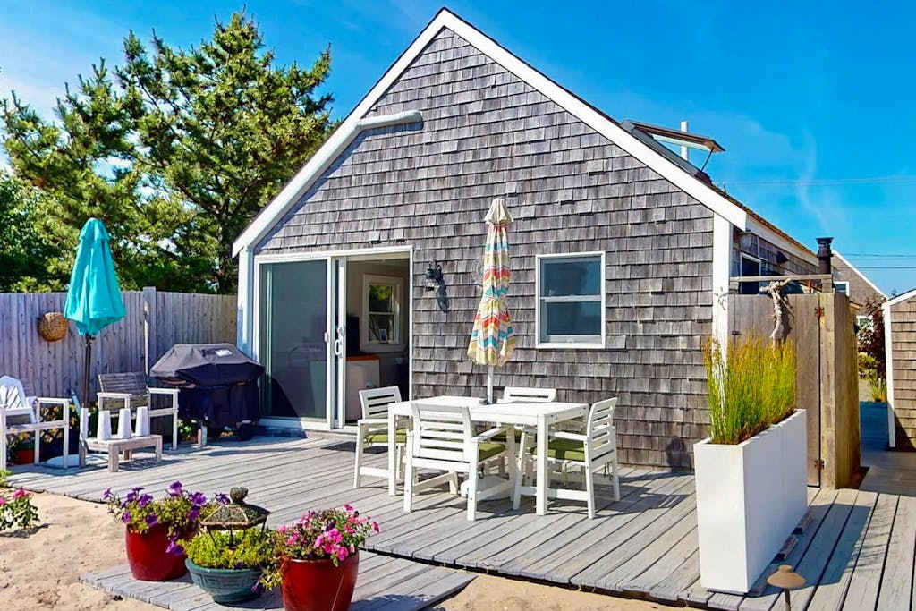 Quiet cottage on the beach with deck, grill, AC, & water views