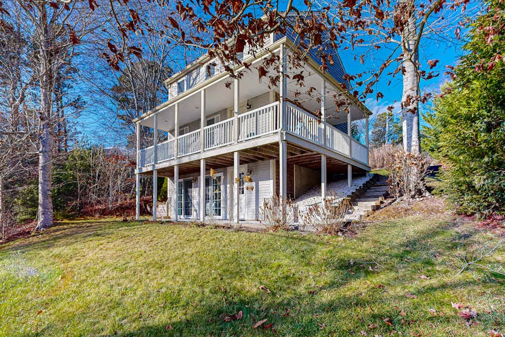 Spacious home close to Peters Pond Beach with porch, AC, washer & dryer, & water view