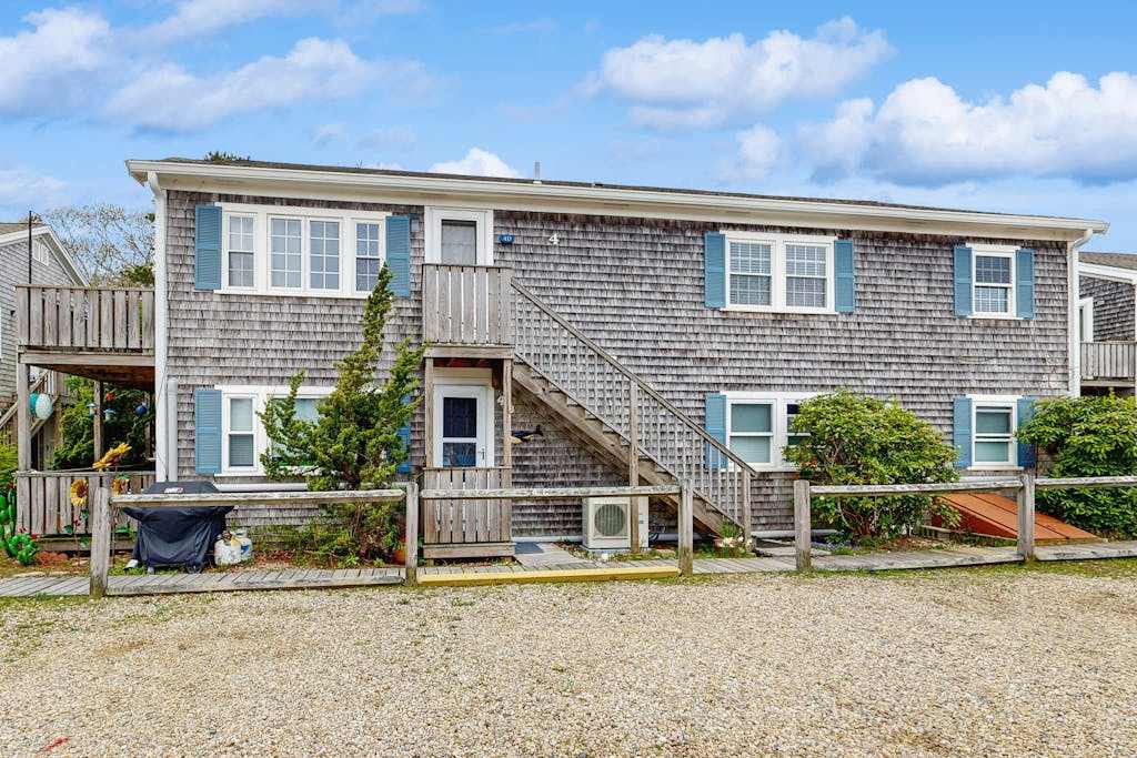 Cozy Ptown condo - steps to beach, walk to town & entertainment