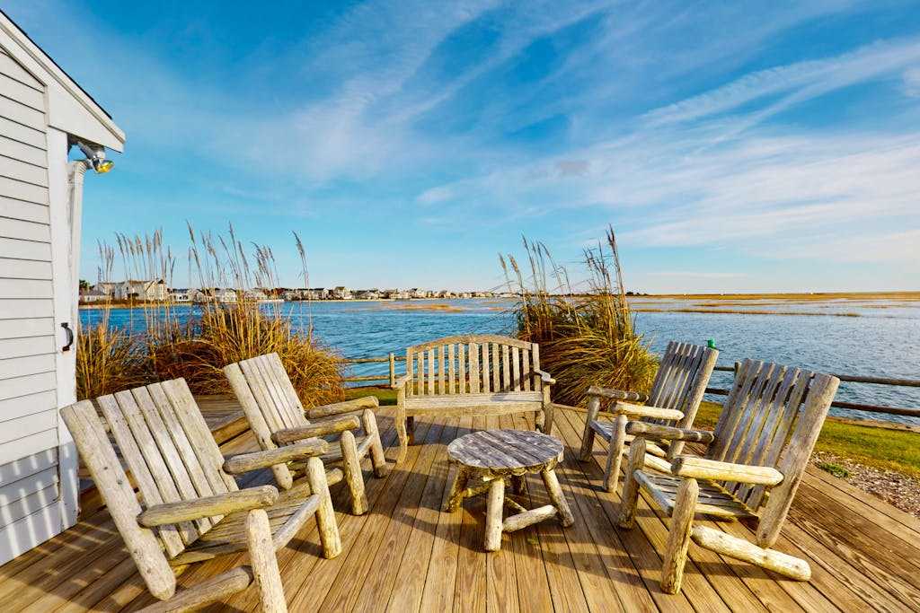 Stunning waterfront home with furnished deck, dock & majestic views - dogs OK