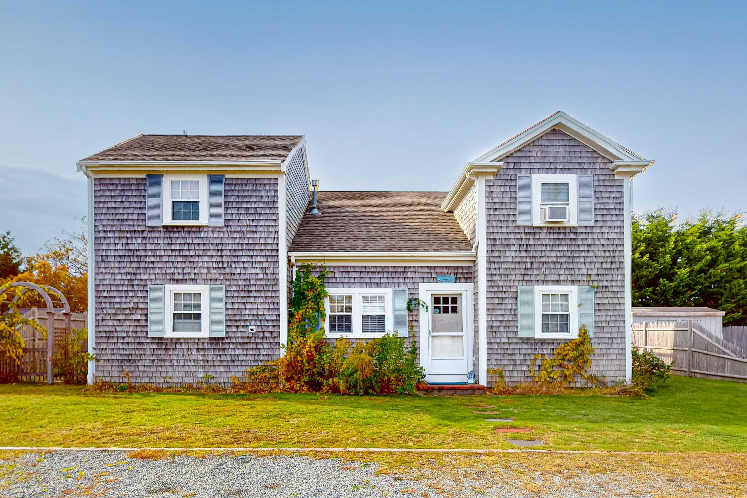 Seabreeze Village Retreat by Pond - Walk to Sound & Trotting Park Beach
