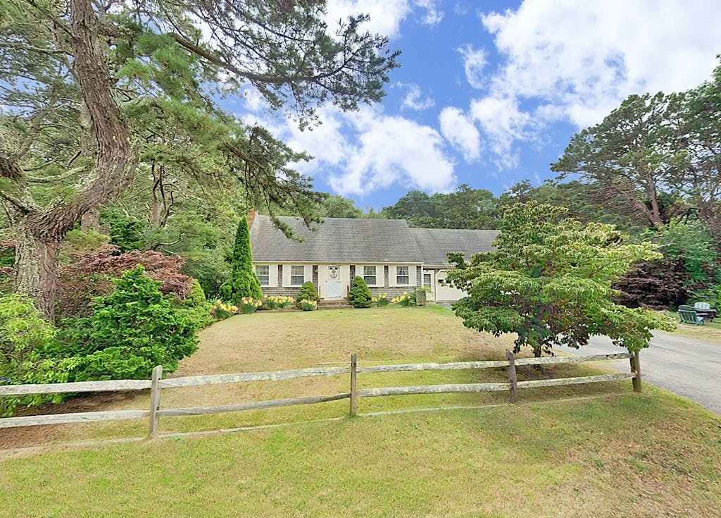 Steps to Shops, Eateries & Bike Trail Updated Wellfleet Retreat near Beach