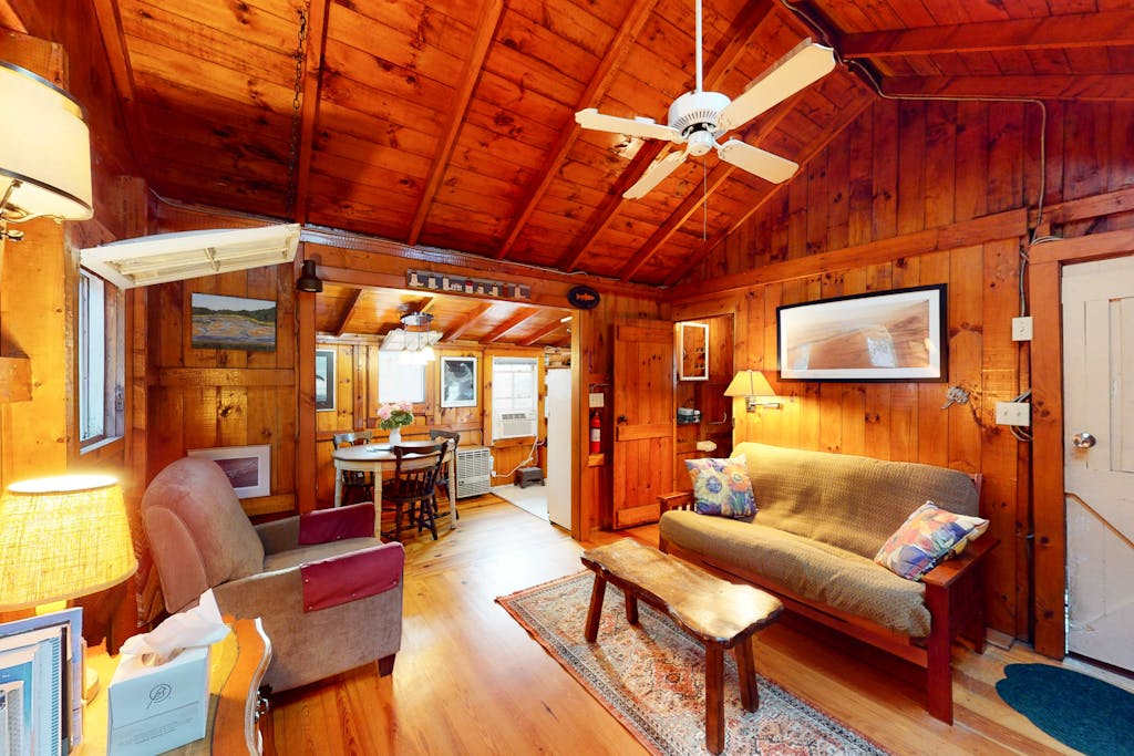 Drummer Cove Gem - Cottage in Wellfleet with patio, steps from the cove