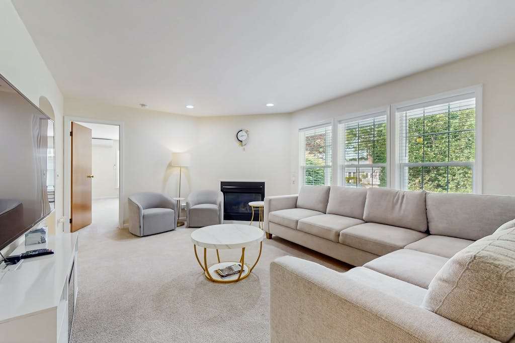 Comfortable family getaway near the beach with patio, grill, WiFi and AC