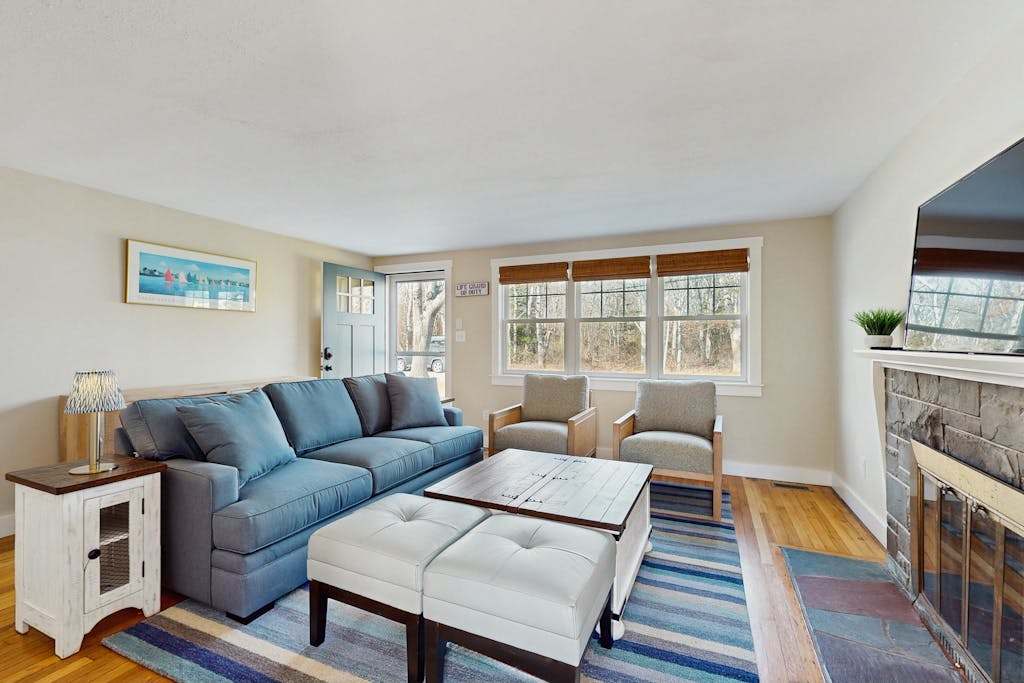 Peaceful Maravista escape with AC, washer & dryer, yard, walk to Great Pond, & breezy charm