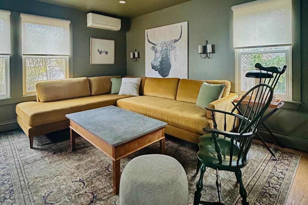 West End updated dog friendly home with firepit, AC & yard