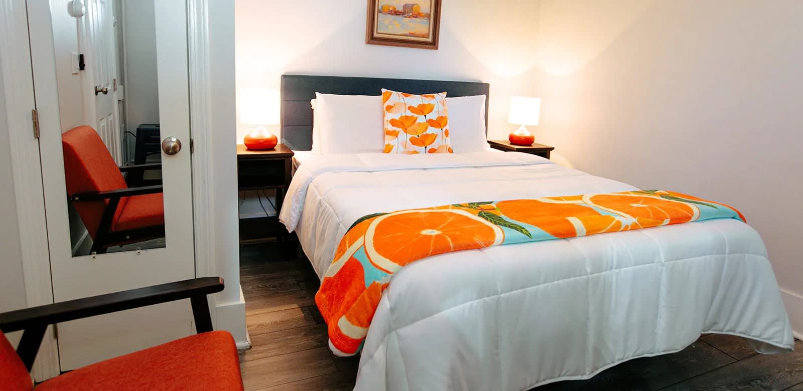 Stylish dual studio escape in central location with fireplace, AC, & courtyard