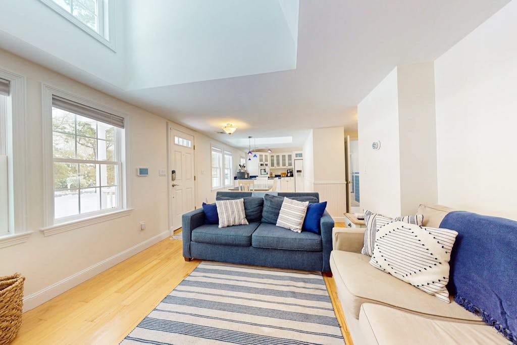 Remodeled cape with outdoor kitchen & yard - near Seagull Beach, local attractions