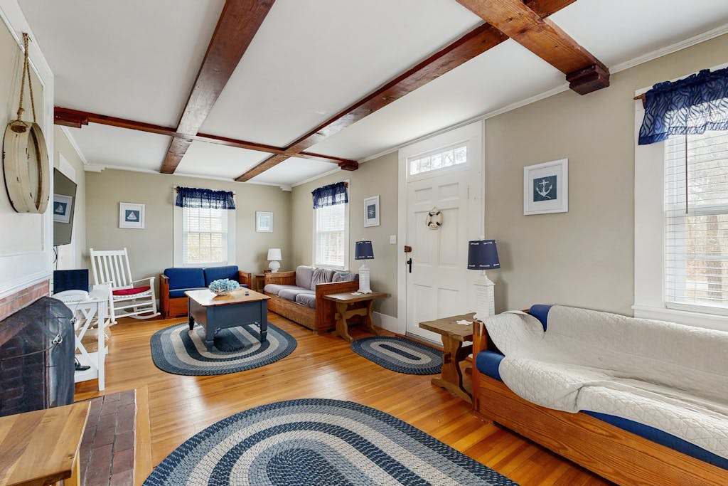 Bright family home close to beach with large yard, deck, games & dog friendly