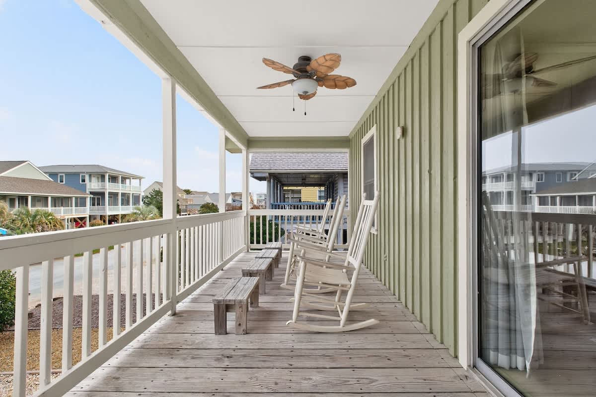 Covered deck perfect for morning coffee and ocean breezes!