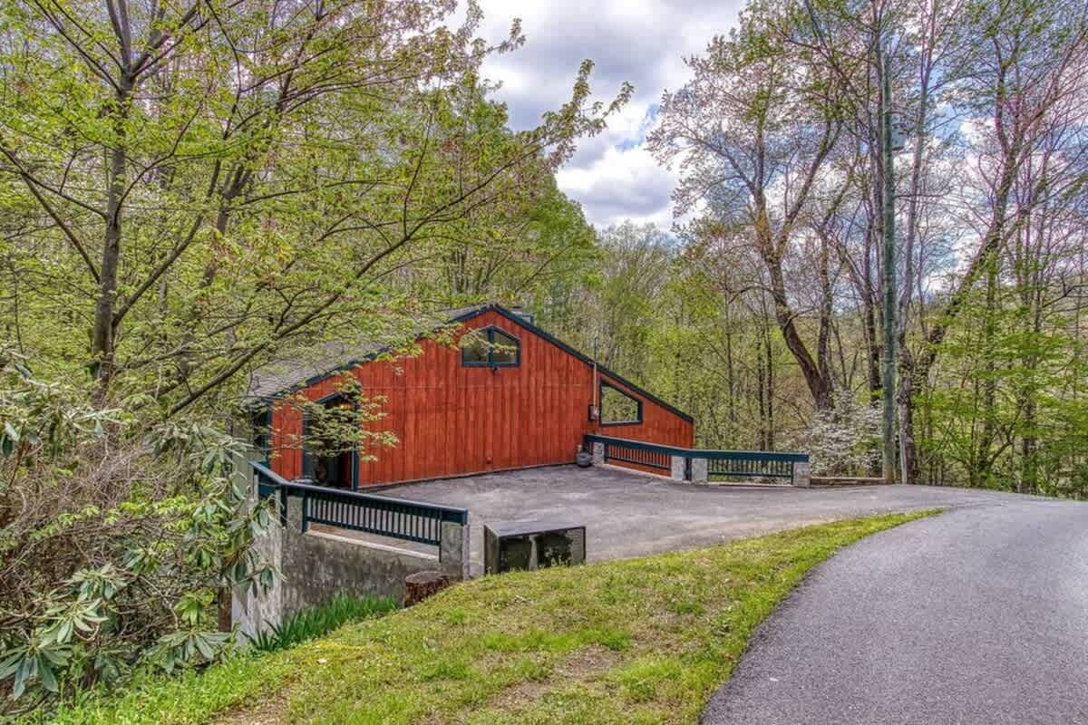 Welcome to Woods Child—your forest hideaway in Sevierville.