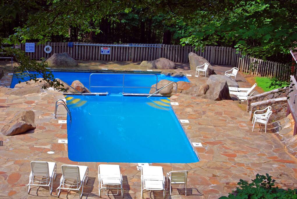 Enjoy access to three seasonal pools in the scenic Cobbly Nob Community.