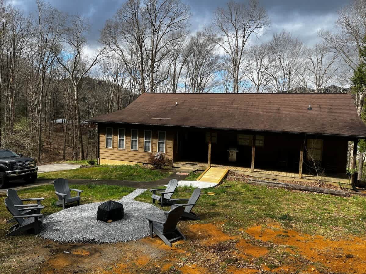 Outdoor Retreat: Gather around the fire pit and soak in nature's beauty in Sevierville!