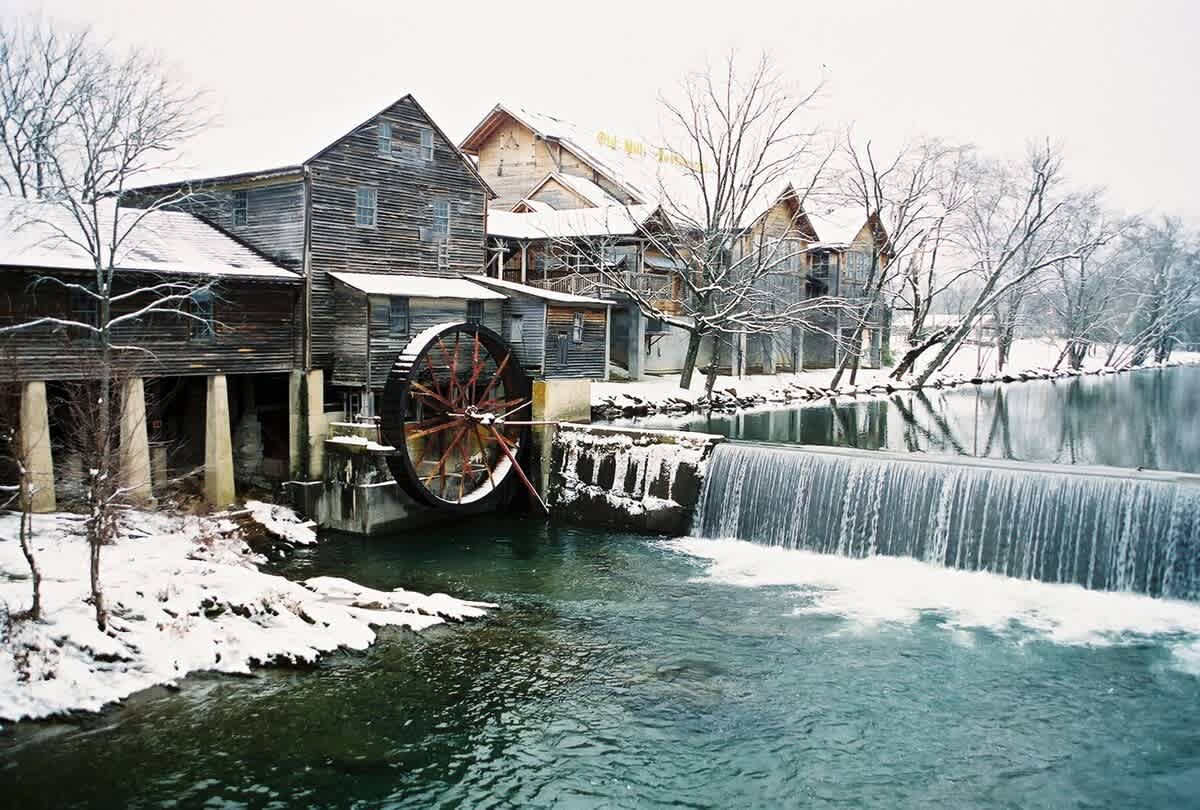 Step back in time at the historic Pigeon Forge Mill—where Smoky Mountain charm meets timeless craftsmanship.