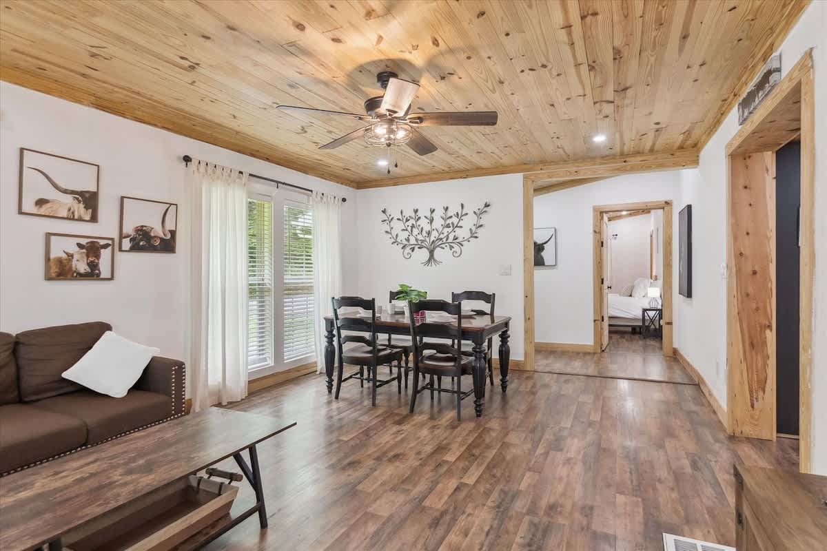 Dining Room: Bright space with rustic charm, perfect for meals and laughter with loved ones!