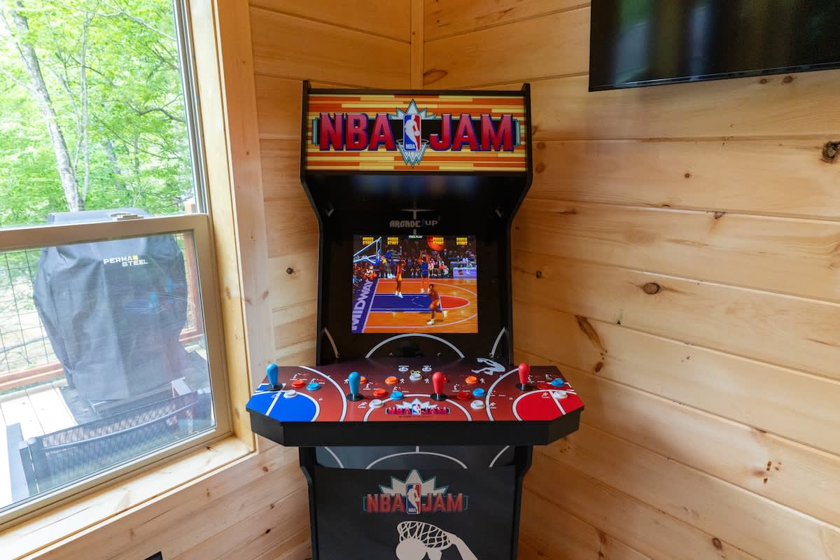 Challenge friends to a classic NBA Jam showdown in stylish wood-paneled fun!