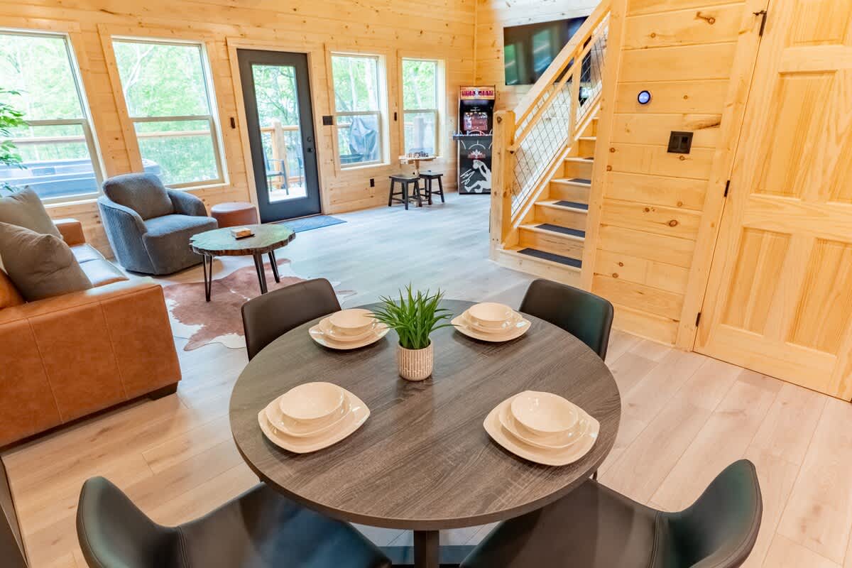Enjoy meals surrounded by rustic charm and modern flair in this inviting space!