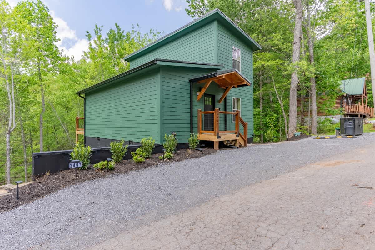 Exterior Retreat: Embrace nature in this vibrant green getaway surrounded by serene foliage!