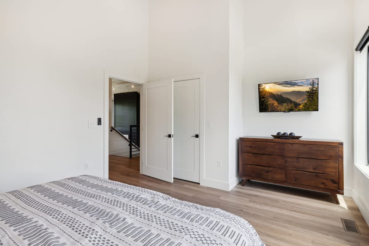 Stylish decor and stunning views for ultimate relaxation in Sevierville!