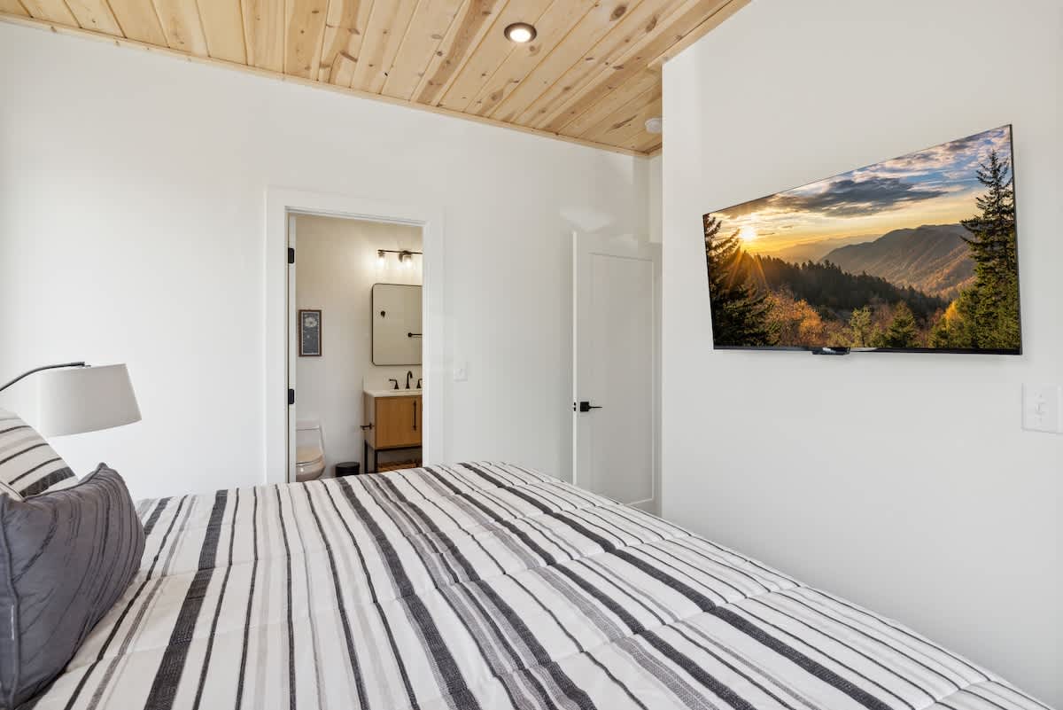  Relax in style with mountain views and a sleek, modern bathroom!