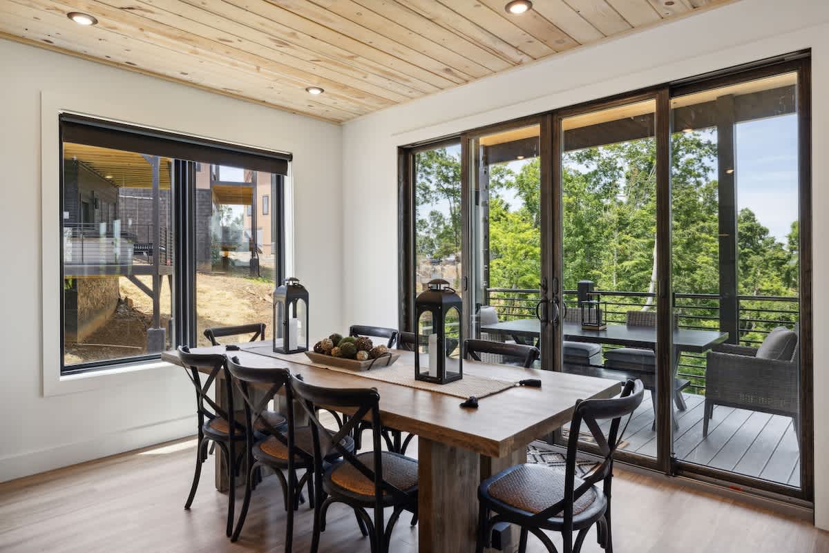 Enjoy meals with a view in this bright, modern space—perfect for creating memories!