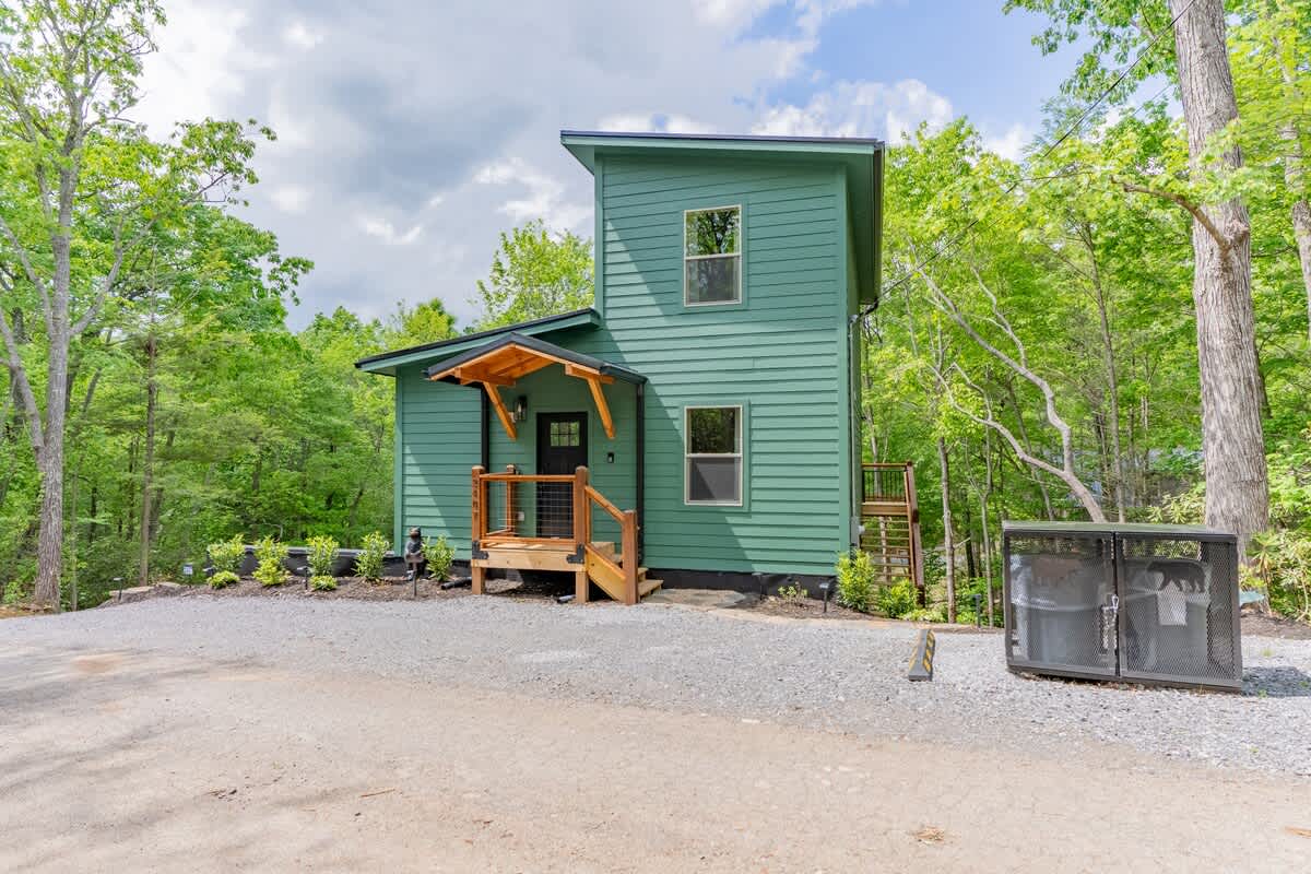 Green Bear Cabin:  Enjoy nature's embrace at this stylish green retreat surrounded by lush trees!