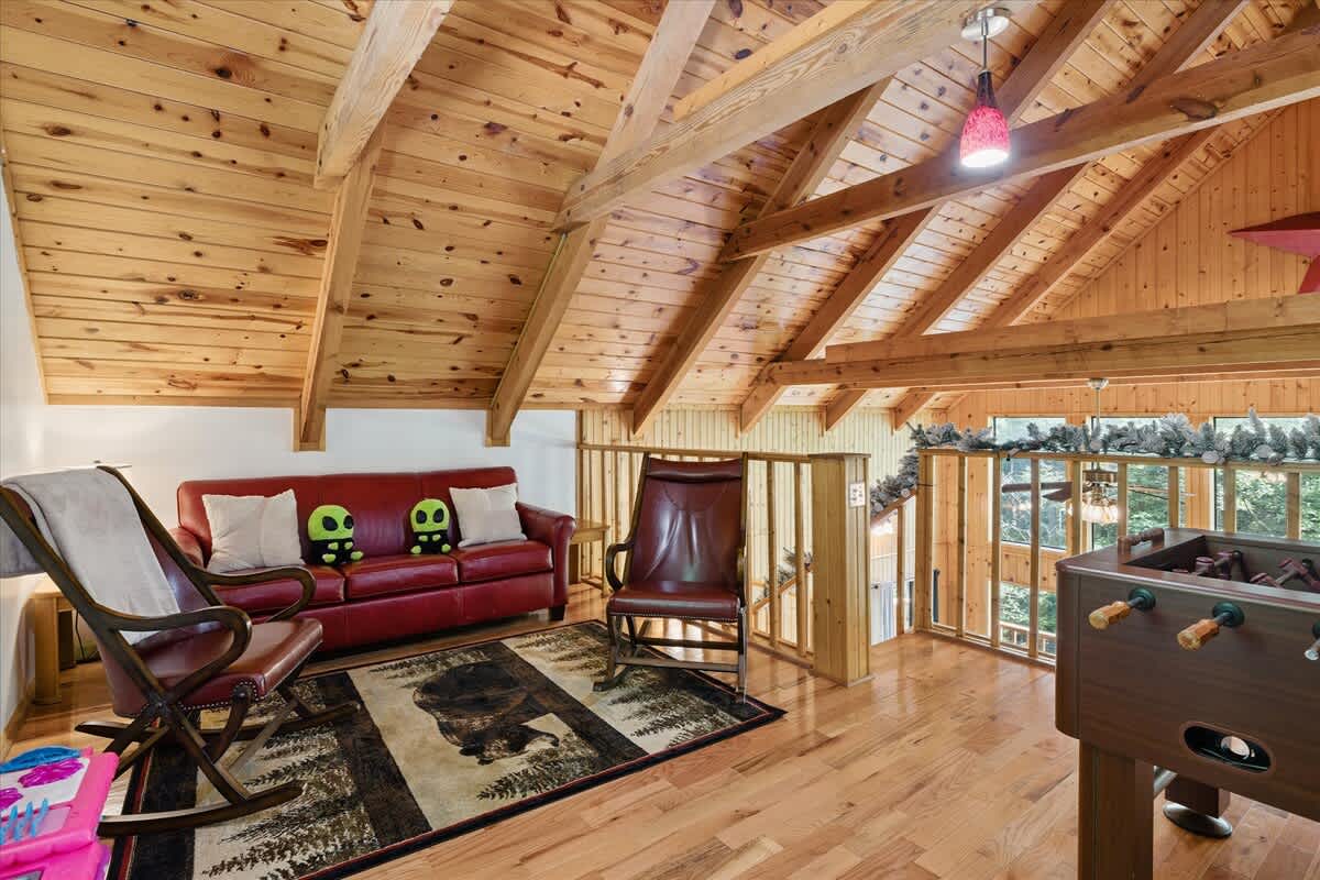 Loft Lounge: Enjoy game nights and serene tree views in this stylish loft retreat!