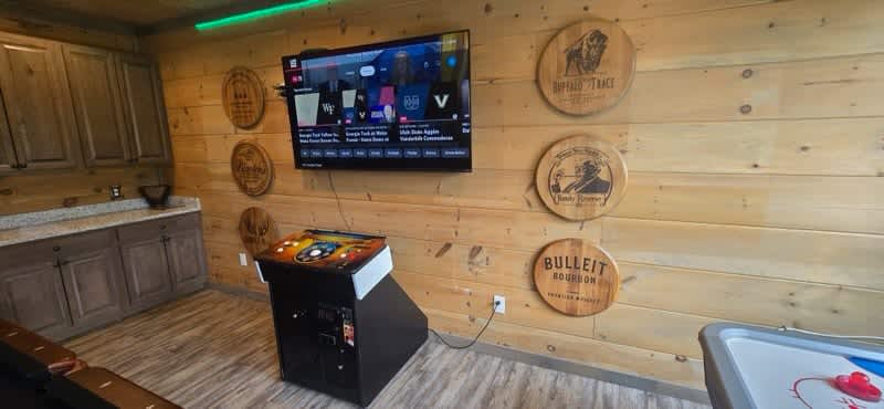 Game Room: Unwind with arcade fun, a large TV, and rustic charm in Gatlinburg!