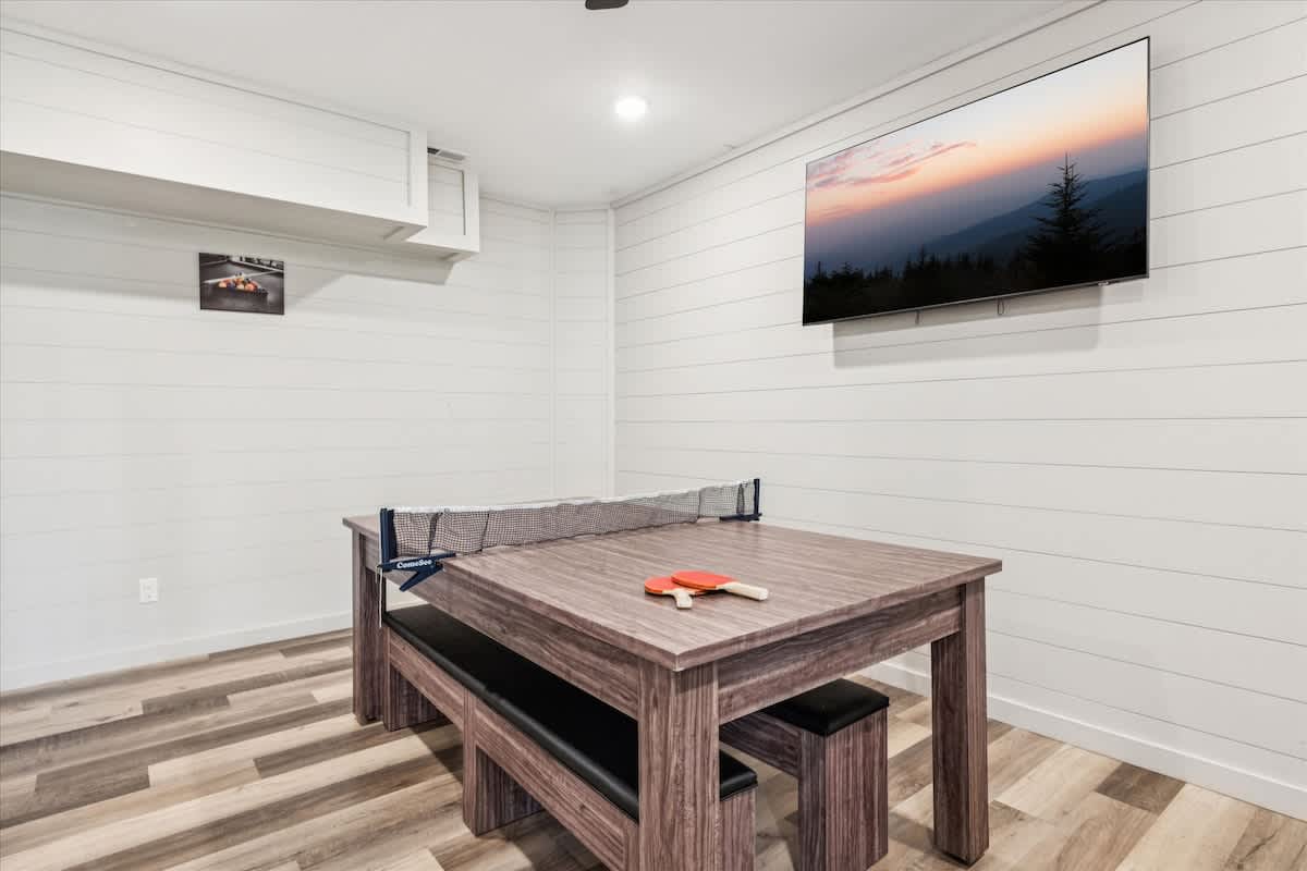 Game Room: Enjoy thrilling matches on your private ping pong table, perfect for fun-filled nights!