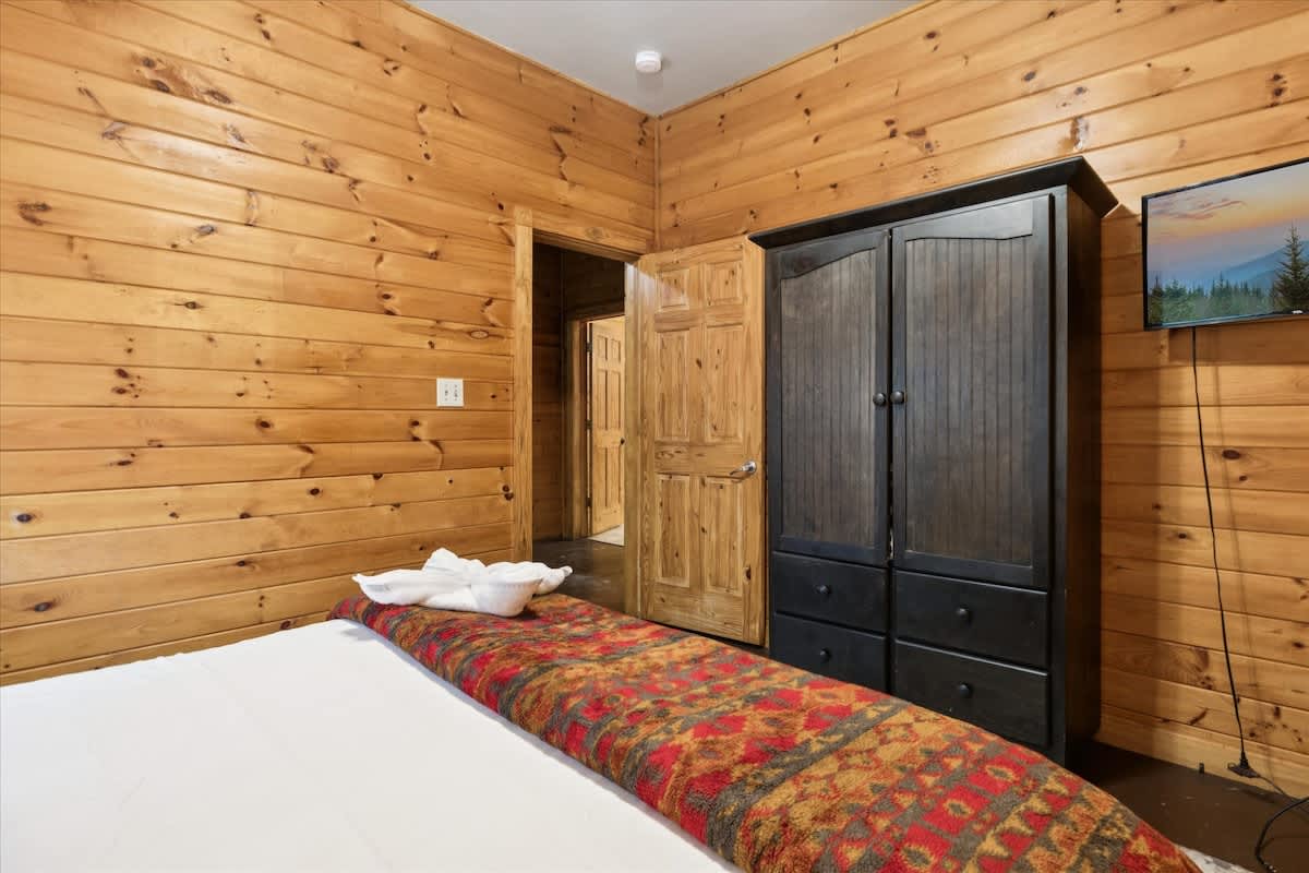 Rustic Retreat: Enjoy the warmth of wood accents and colorful textiles in this charming room!