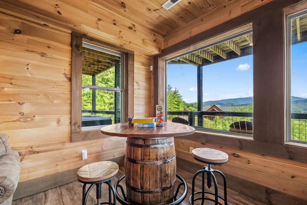 Dining Nook: Sip morning coffee with breathtaking mountain views in rustic elegance!