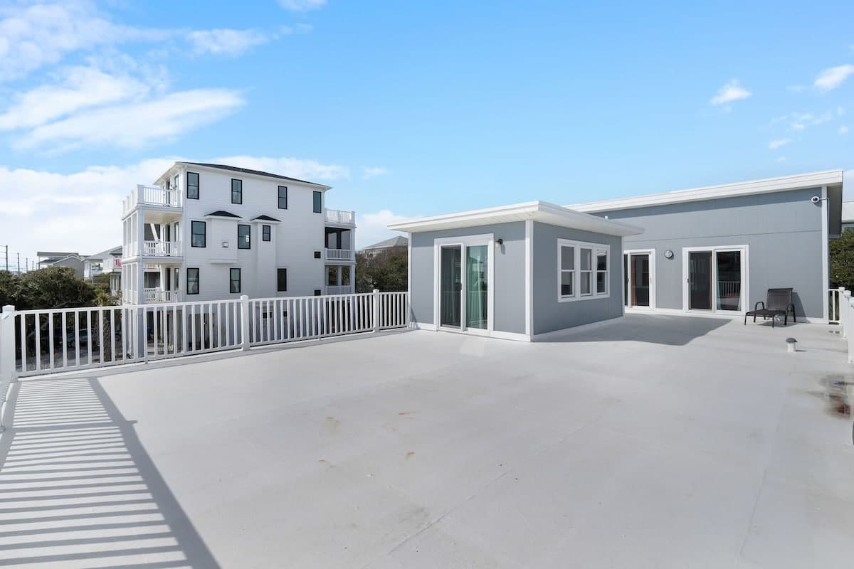 Expansive deck perfect for sunbathing and enjoying ocean views!