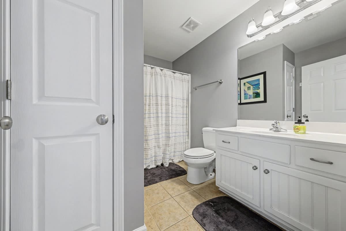 Bright and well-appointed bathroom with modern fixtures