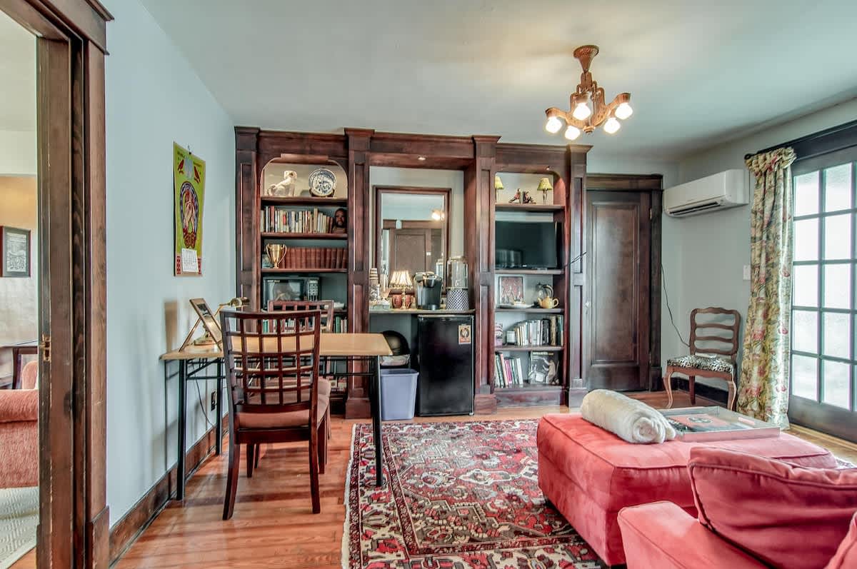 The Honey Bee Suite-large-007-003-7-1500x997-72dpi